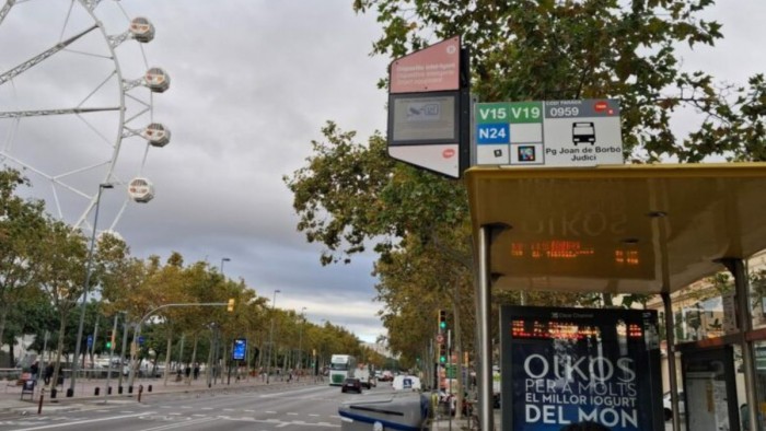 Barcelona testa l’ús de parades de bus intel·ligent per millorar el servei