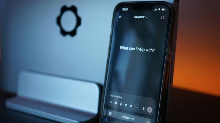 OpenAI permetrà usar ChatGPT per converses amb contingut eròtic per a adults verificats