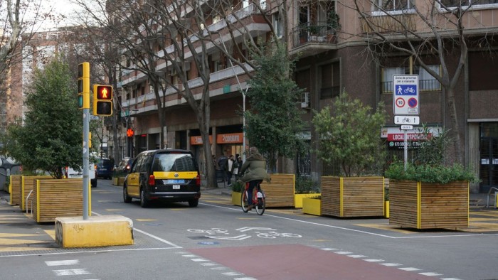 Barcelona i la UPC estudiaran l’aplicació de la IA en la gestió semafòrica