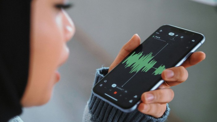 Meta presenta la transcripció de veu a text per més de 1.600 idiomes