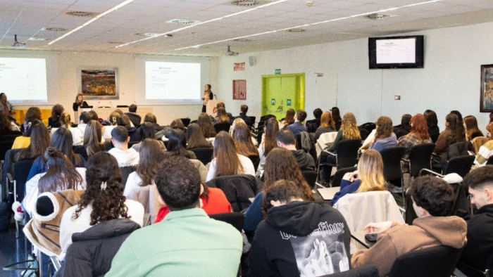 Un projecte pilot de la URV estudia la RV i el 5G pel tractament de trastorns de la conducta alimentària