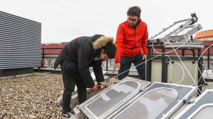 Un projecte català explora noves formes de produir hidrogen renovable amb energia solar a partir d’aigües residuals