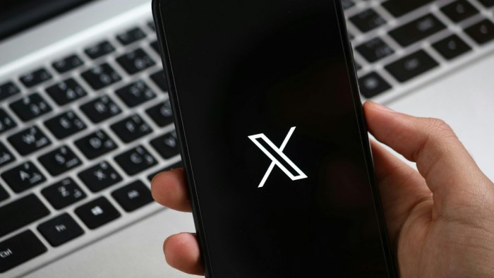 Grok limita la generació d’imatges després de la polèmica de les fotos sexualitzades