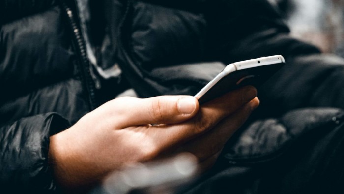 X bloqueja la generació d’imatges sexualitzades a tots els usuaris