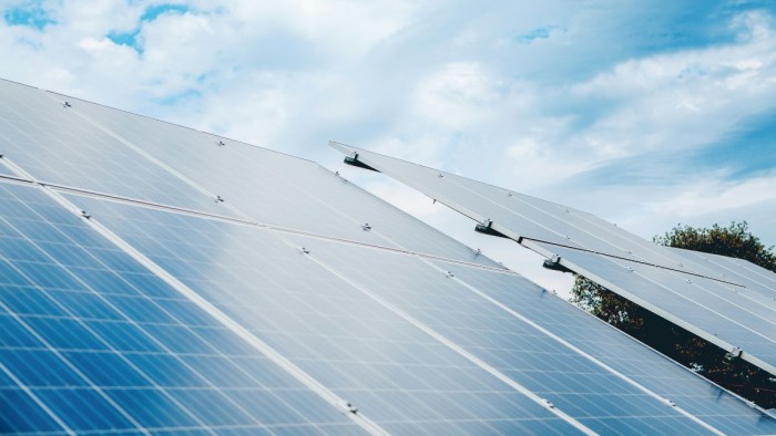 L’energia eòlica i solar generen més electricitat que els combustibles fòssils a la UE per primer cop