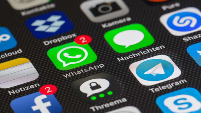 L’estat espanyol vol vetar les xarxes socials als menors de 16 anys i posa el focus en la responsabilitat de les plataformes