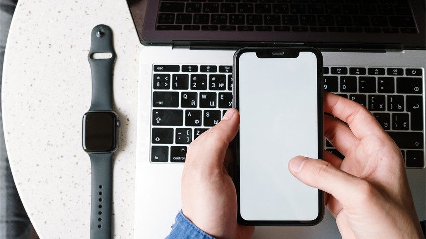 Els ordinadors, les televisions, els auriculars o els rellotges intel·ligents són diversos tipus de dispositius disponibles per a llogar a la plataforma
