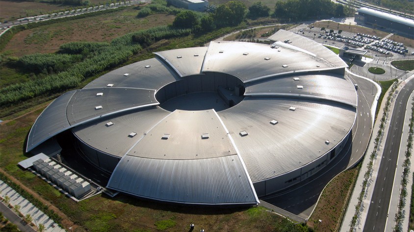 El projecte tindrà una inversió de 400 milions d’euros, 100 més que els previstos en un inici, i significarà la contractació de 200 treballadors del camp científic i tècnic