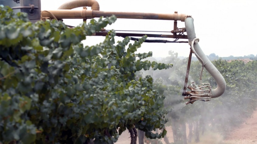 El sistema dissenyat per WAATIC s'instal·la als tractors i permet controlar les màquines polvoritzadores des d'una tauleta