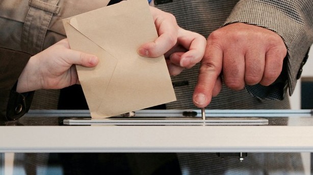 França també va descartar la possibilitat del vot electrònic