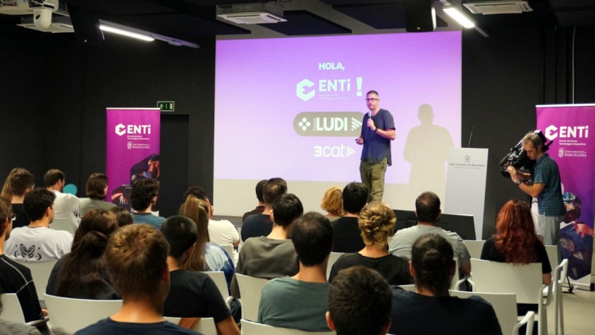 El repte de la primera edició és desenvolupar un prototip de videojoc per reconnectar la societat amb la informació diària
