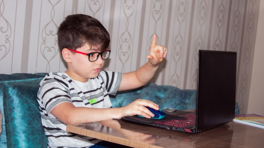 El 57% dels barcelonins creu que l'accés a coneixements de programació depèn de si l'escola és pública, concertada o privada