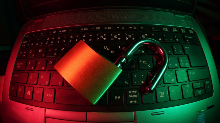 Cap de les empreses de porno establertes a Espanya compta amb mesures adequades per evitar l'accés dels menors, segons un estudi de l'AEPD