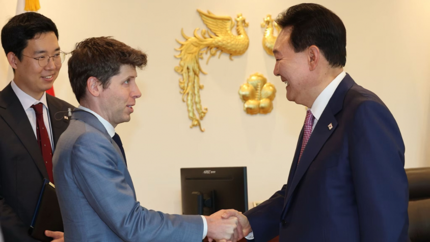 Sam Altman (esquerra) en la seva visita aquest estiu passat al president de la república de Corea del Sud, Yoon Suk Yeol