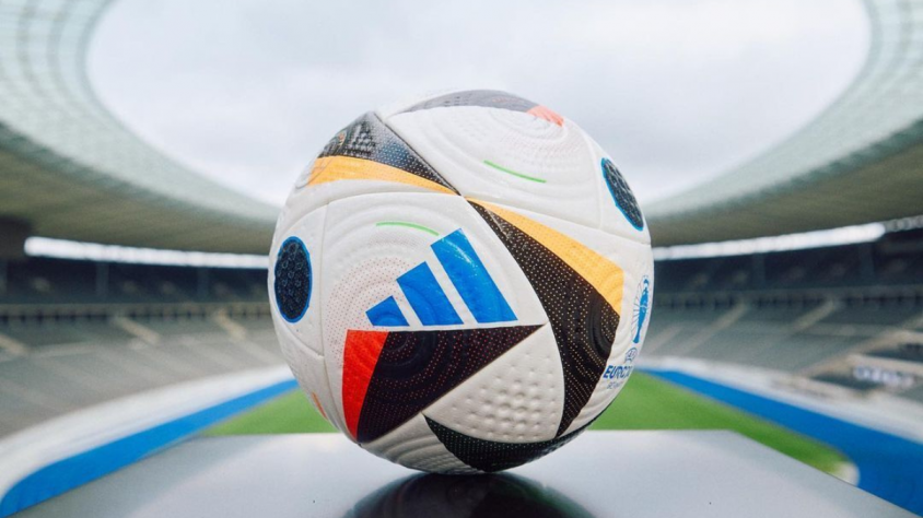 El model d'esfèrica s'ha batejat com a 'Fussballliebe' (amor pel futbol, en alemany) i començarà a rodar el 14 de juny a l'Olímpic de Múnic en el partit Alemanya-Escòcia