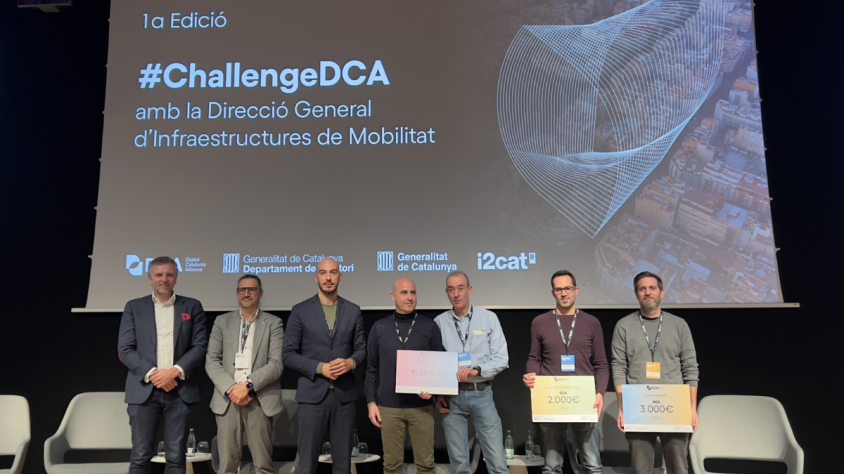 Foto de famñilia dels guardonats, en l'acte de lliurament que es va celebrar al CosmoCaixa de Barcelona