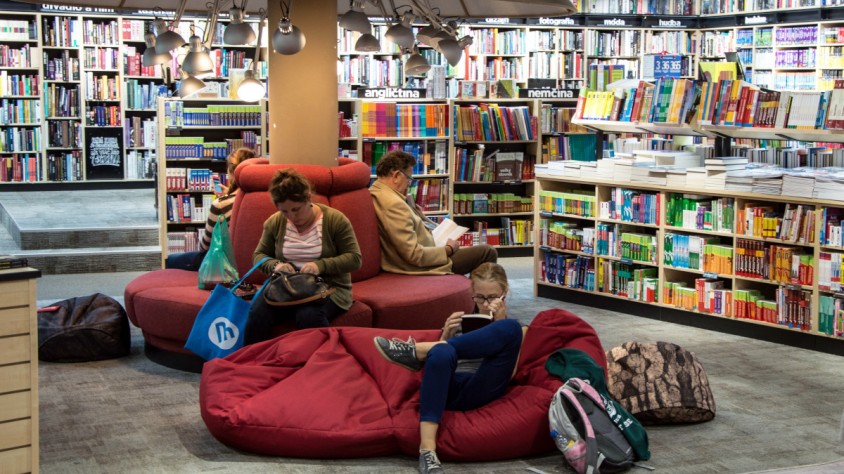 Les novel·les ens permeten preguntar-nos com pot afectar la tecnologia del futur en camps tan diversos com la gestació o el canvi climàtic
