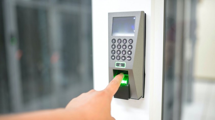 Hi ha excepcions que podran continuar usant aquest mètode com les empreses que han de controlar l’accés a espais concrets o avaluar el rendiment laboral