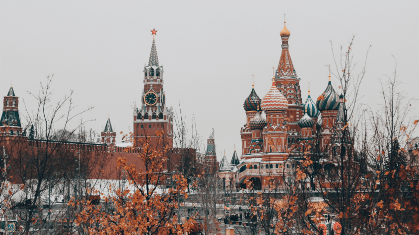 El Kremlin ha promogut la creació d’una nova enciclopèdia, anomenada Ruwiki, reaprofitant els continguts de la Viquipèdia, però complint la legalitat vigent i sense crítiques al govern