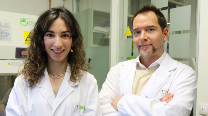 Meritxell Serra i Samuel Sánchez, investigadors de l'IBEC que han participat activament a la investigació