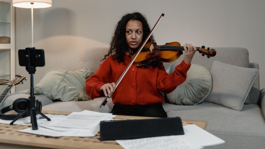 El violí és el primer instrument amb el qual es pot fer servir SkyNote, que planegen expandir-se a la veu i instruments de vent