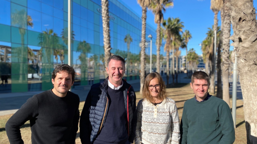 Alguns dels professionals de la companyia, que treballa als mercats espanyol, francès, anglès i irlandès, davant la Norrsken House de la Barceloneta