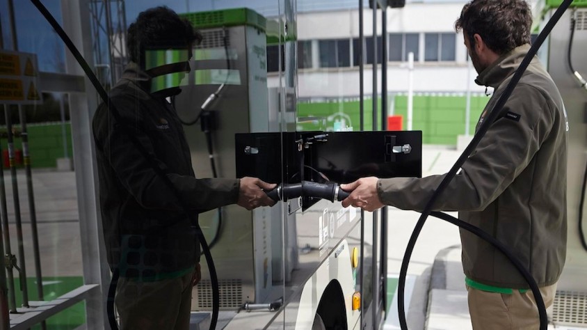 L'estació d'Iberdrola a la Zona Franca de Barcelona provisiona de combustible els autobusos d'hidrogen de TMB