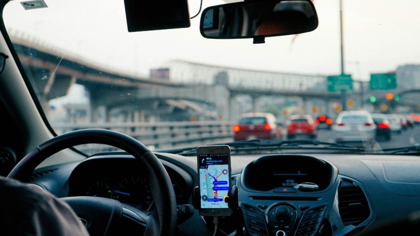 Tant l’aplicació de mobilitat com la d’entrega de menjar a domicili integren la llengua catalana dins del catàleg de 57 idiomes dels quals ja disposa