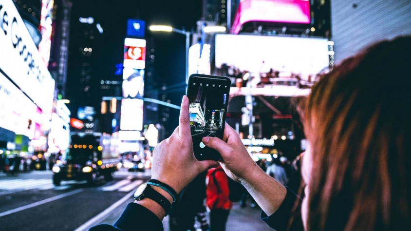 La ciutat de Nova York ha posat les xarxes socials al mateix nivell que les drogues i les armes i destina 100 milions de dòlars anuals a programes de salut mental