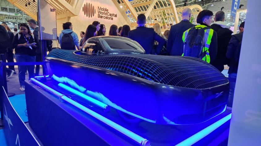L’empresa estatunidenca Alef Aeronautics ha presentat el prototip del cotxe Model A, un vehicle volador elèctric pensat per reduir el volum de trànsit de les ciutats