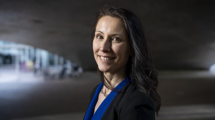 Anna Fontcuberta i Morral va llicenciar-se en Física per la UB el 1997 i es va doctorar en Ciència de Materials a l’Ecole Polytechnique de Palaiseau