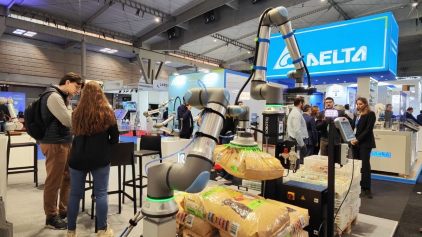 Els braços robòtics d’Universal Robots saben fer la tria entre diferents productes sense haver tingut informació prèvia com les referències o les característiques