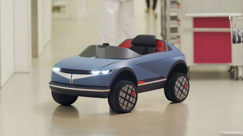 Entre les funcions que presenta el vehicle robotitzat destaca el fet d’interaccionar amb els menors, cosa que el converteix en una alternativa eficaç a la medicació