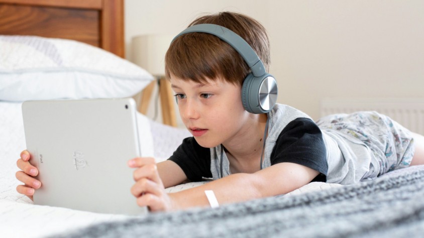 El 47% dels infants d'11 anys a l'estat espanyol disposa o té accés a un telèfon mòbil