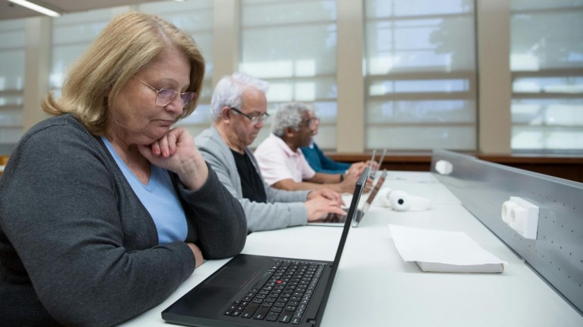 El programa disposa de tres cursos i deu tallers que s’adapten als diferents nivells dels usuaris i està obert a tota la ciutadania per acostar-la al món de les TIC