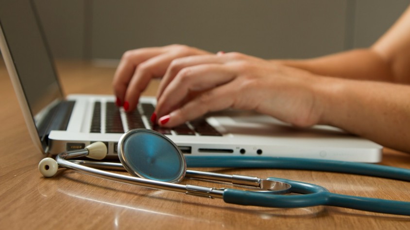 Evimatic entrena una plataforma amb algoritmes d'aprenentatge profund per ajudar els metges a trobar el millor tractament