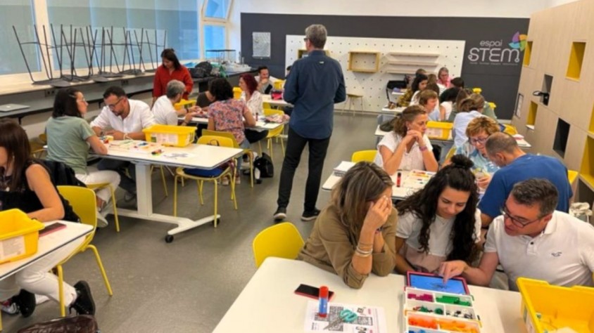 UnimSTEM, com s’ha batejat la iniciativa, és una idea de la Universitat de Lleida i pretén reforçar el vincle entre la universitat i les escoles d’educació primària