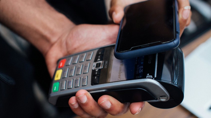 Apple s'enfrontava a una multa de fins al 10% de la seva facturació per una investigació conclosa el 2022 per la Comissió Europea