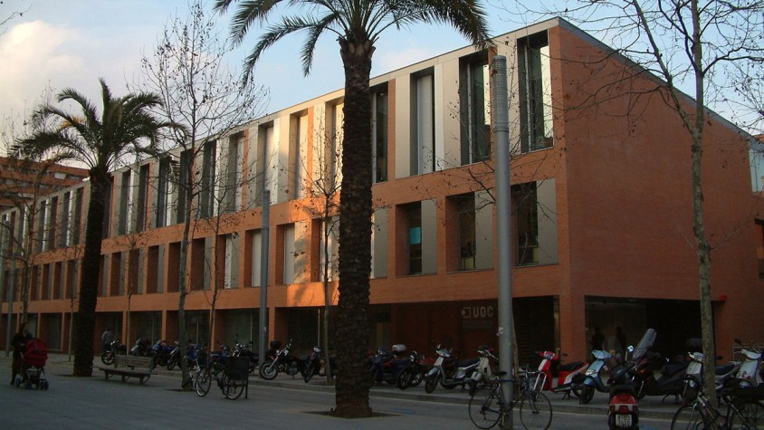 La UOC s'enfronta a una multa de 20.000 euros per l’ús de reconeixement facial en exàmens a distància