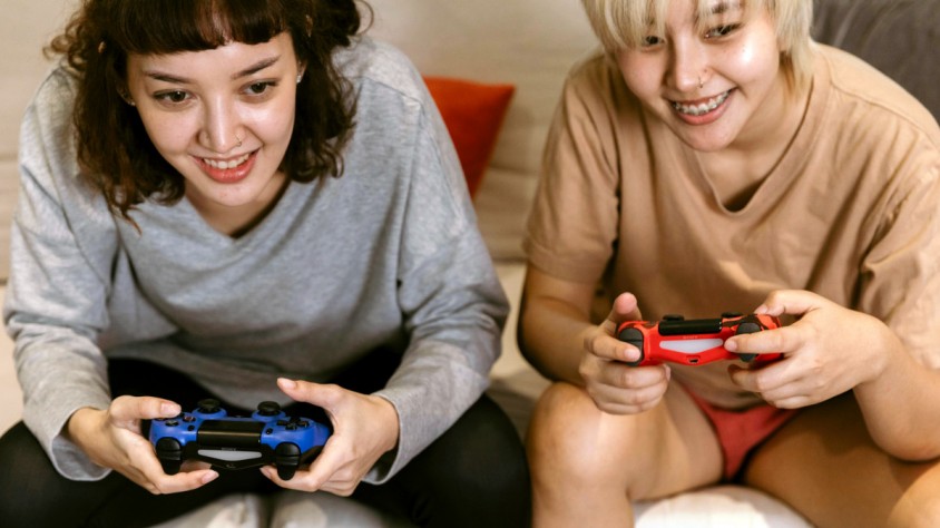 Els europeus destinen una mitjana de 8,9 hores setmanals a jugar a videojocs, xifra inferior a les xarxes socials (16,3 hores) i a la televisió i plataformes VOD (20 hores)
