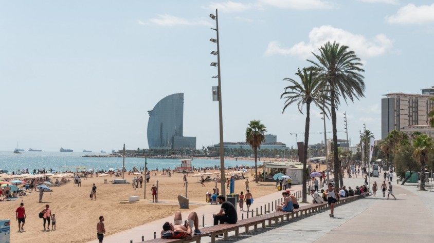 L'anglès, el francès i el castellà són les llengües des de les quals es registren més traduccions al català