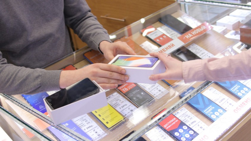 El procés de reutilització dels telèfons mòbils passa per les fases de recollida, validació, recondicionament i reciclatge