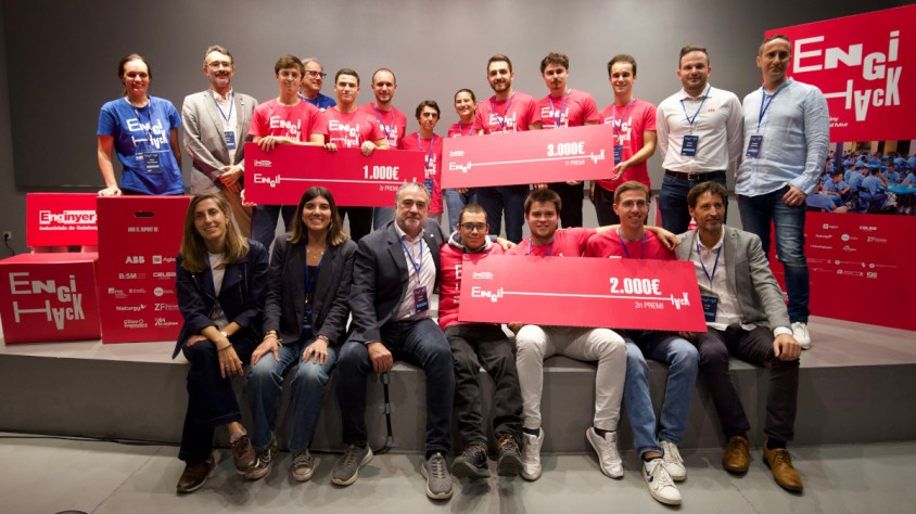 Ecoshower, el guanyador del primer premi de l'Engihack, proposa dissenyar un dipòsit que emmagatzemi l'aigua freda de la dutxa mentre aquesta s'escalfa per reaprofitar-la per a altres funcions