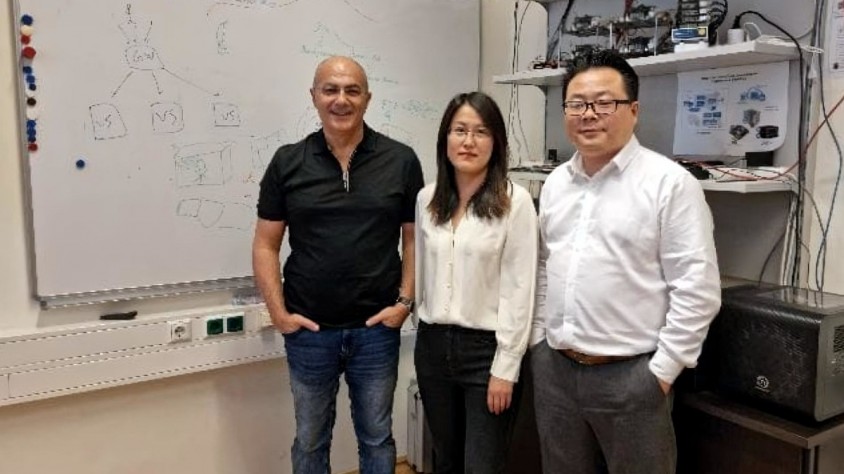 Coovally va ser fundada el 2021 pels experts en intel·ligència artificial Dr. Guodong Wang, Dr. Schahram Dustdar i Li Liu