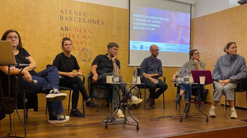 La introducció de robots assistencials pot alliberar càrrega de feina als professionals de les cures, però també provocar canvis de comportaments i de relacions entre cuidadors i cuidats