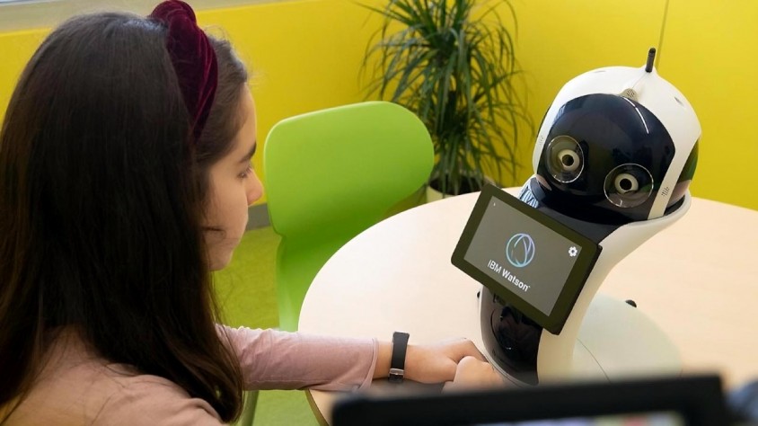 La iniciativa consta de sis reptes de física que els alumnes hauran de superar utilitzant robots i plaques