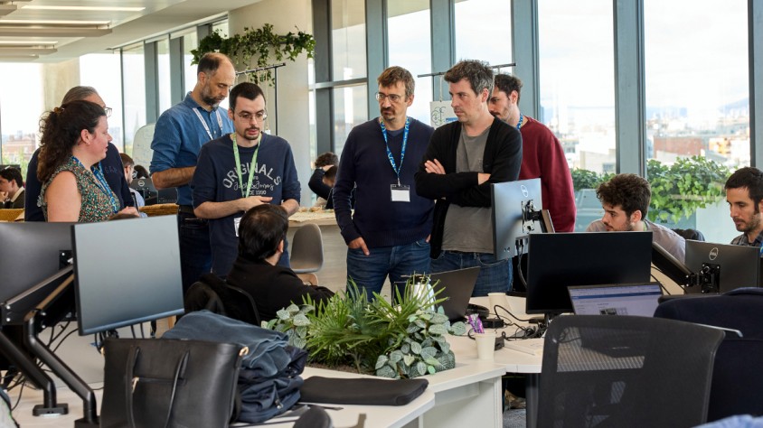La primera edició de la GenAI Health Hack ha ajuntat més de 100 tecnòlegs i sanitaris entre el 14 i el 16 de novembre per idear noves solucions intel·ligents per a reptes reals del dia a dia dels hospitals