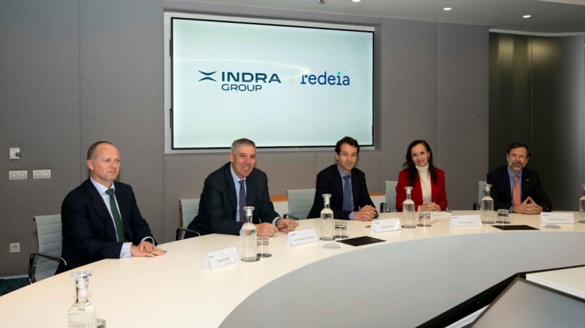 Indra ha pagat 725 milions d’euros per la compra del 89,68% del capital social d'Hispasat, que també inclou la seva participació d'un 43% en Hisdesat