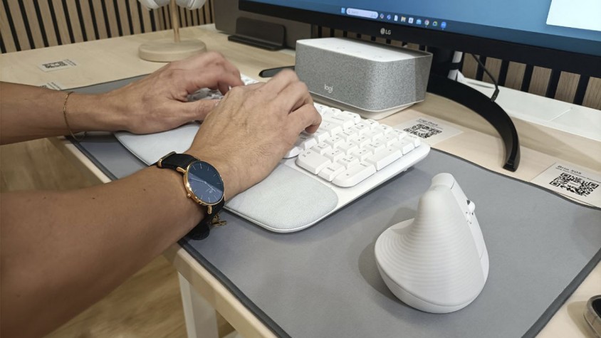 El ratolí vertical és un dels dispositius presents a l'estand de l'ISE de Logitech
