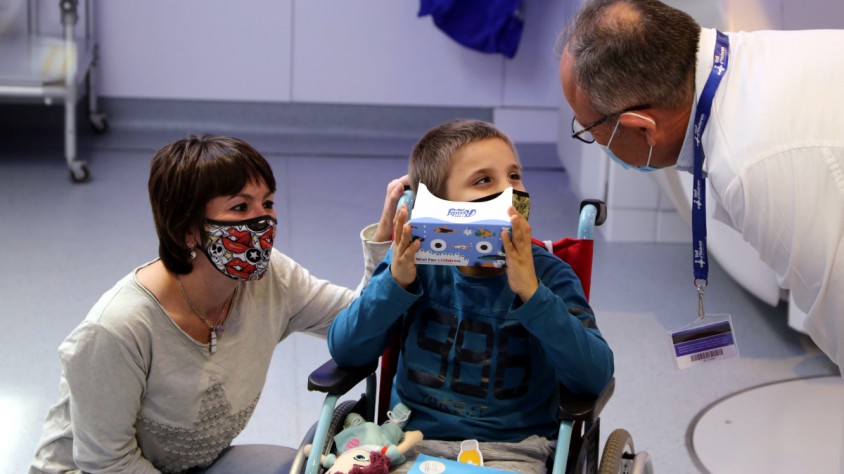 El NixiKit és un mètode de cinc passos que mostra a través de la realitat virtual el procediment mèdic que experimentarà la criatura de manera didàctica i amb entorns reals